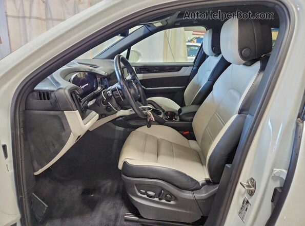 WP1AA2AY7RDA04505 2024 PORSCHE CAYENNE Белый Вид салона спереди