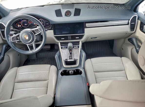 WP1AA2AY8LDA03158 2020 PORSCHE CAYENNE Серебряный Вид панели приборов