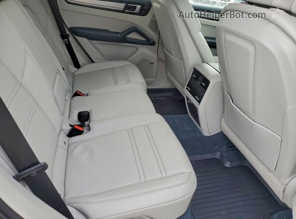 WP1AA2AY8LDA03158 2020 PORSCHE CAYENNE Серебряный Вид задней части салона