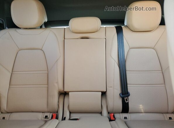 WP1AA2AY8PDA02095 2023 PORSCHE CAYENNE Blue Rear seats view