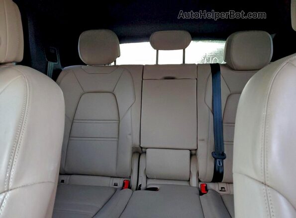 WP1AA2AY8PDA04901 2023 PORSCHE CAYENNE White Widok tylnych siedzeń