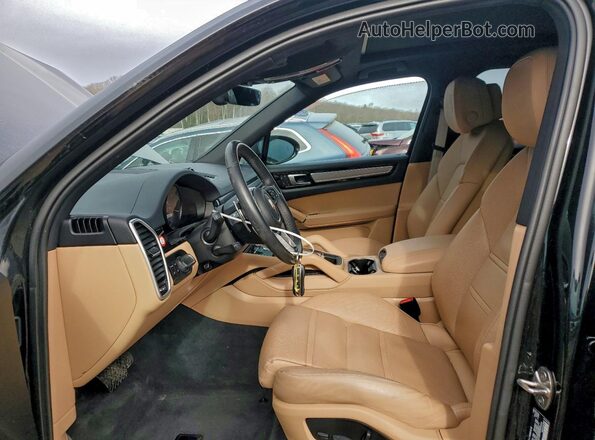 WP1AA2AYXPDA06441 2023 PORSCHE CAYENNE Черный Вид салона спереди