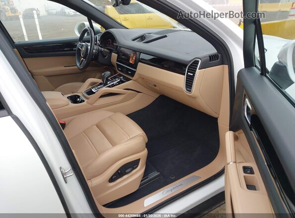 WP1AA2AYXPDA07590 2023 PORSCHE CAYENNE White Widok wnętrza z przodu