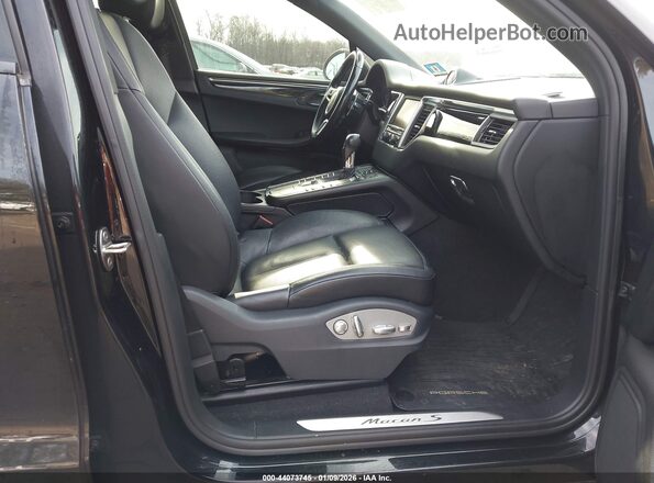 WP1AB2A50GLB45485 2016 PORSCHE MACAN Черный Вид салона спереди