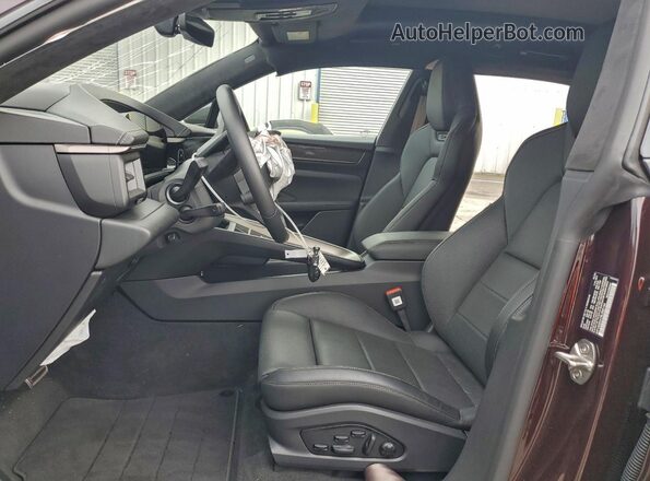WP1AC2XA7RL200144 2024 PORSCHE MACAN Purple Widok wnętrza z przodu
