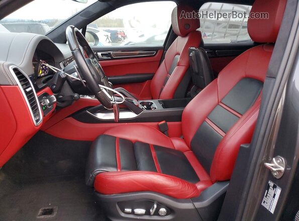 WP1AF2AY4MDA36774 2021 PORSCHE CAYENNE Черный Вид салона спереди