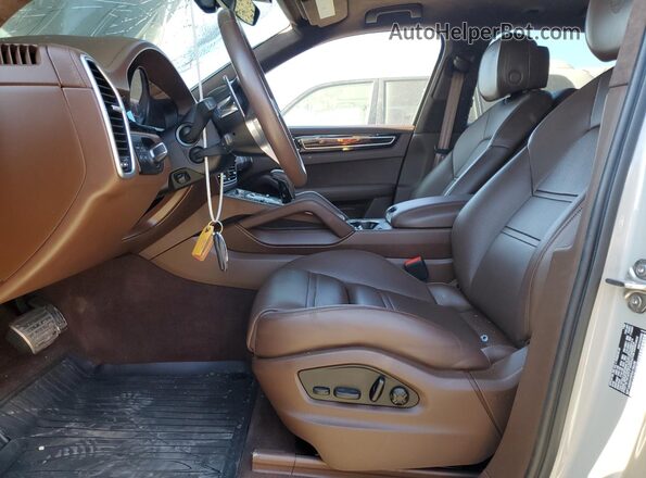WP1AG2AY3PDA18638 2023 PORSCHE CAYENNE Beige წინა სალონის ხედი