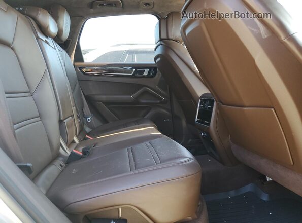 WP1AG2AY3PDA18638 2023 PORSCHE CAYENNE Beige უკანა სალონის ხედი