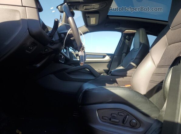 WP1BA2AY2RDA50523 2024 PORSCHE CAYENNE Gray Front interior view