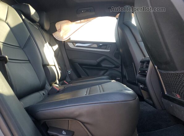 WP1BA2AY2RDA50523 2024 PORSCHE CAYENNE Gray Rear interior view