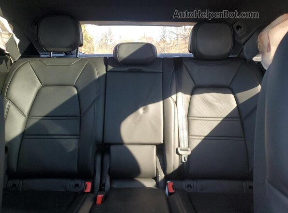 WP1BA2AY2RDA50523 2024 PORSCHE CAYENNE Gray Rear seats view