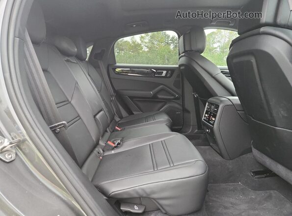 WP1BA2AY6PDA24536 2023 PORSCHE CAYENNE Gray Widok wnętrza z tyłu