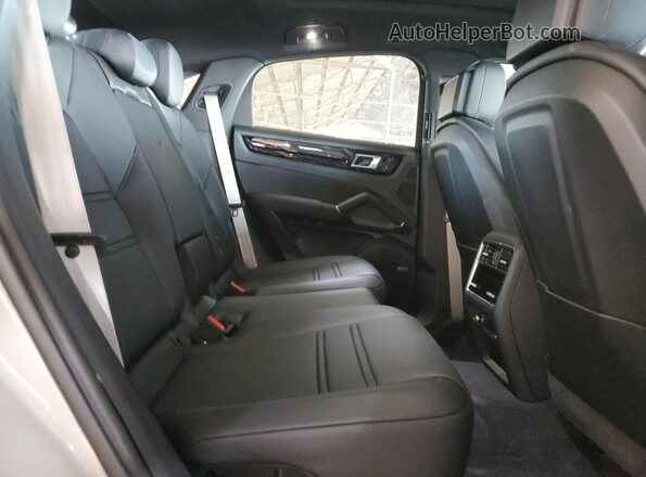 WP1BA2AYXPDA27729 2023 PORSCHE CAYENNE Серебряный Вид задних сидений