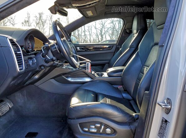 WP1BF2AY1LDA65460 2020 PORSCHE CAYENNE Серый Вид салона спереди