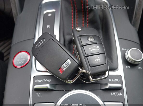 WUABWGFF7J1905717 2018 AUDI RS3 Синий Вид панели приборов