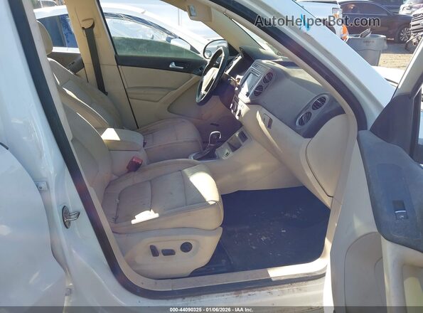 WVGAV7AX1GW577035 2016 VOLKSWAGEN TIGUAN White Front interior view