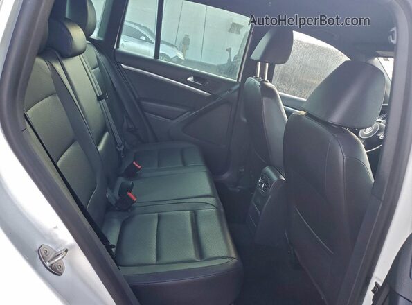 WVGAV7AX7GW090213 2016 VOLKSWAGEN TIGUAN Белый Вид задних сидений