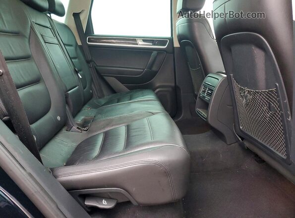 WVGEF9BP5GD001484 2016 VOLKSWAGEN TOUAREG Черный Вид задней части салона