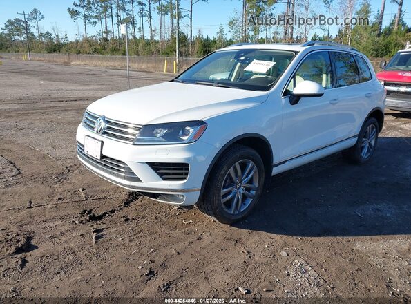 WVGEF9BP5GD010993 2016 VOLKSWAGEN TOUAREG Белый Передняя левая четверть