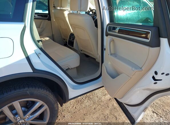 WVGEF9BP5GD010993 2016 VOLKSWAGEN TOUAREG Белый Вид наклейки с VIN-кодом