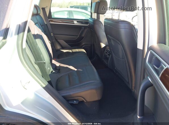 WVGEP9BP0GD001048 2016 VOLKSWAGEN TOUAREG Серебряный Вид наклейки с VIN-кодом