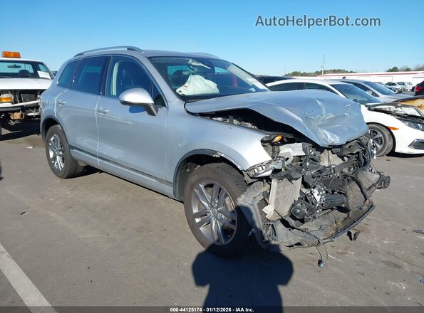 WVGEP9BP0GD001048 2016 VOLKSWAGEN TOUAREG Серебряный Передняя правая четверть