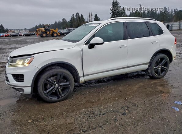 WVGRF7BP4HD002861 2017 VOLKSWAGEN TOUAREG Белый Передняя левая четверть