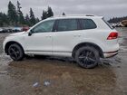 2017 Volkswagen Touareg Wolfsburg Белый vin: WVGRF7BP4HD002861
