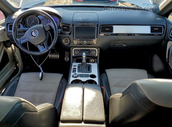 WVGRF7BP7HD003227 2017 VOLKSWAGEN TOUAREG Белый Вид панели приборов