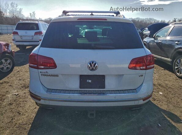 WVGRF7BP7HD003227 2017 VOLKSWAGEN TOUAREG Белый Вид сзади