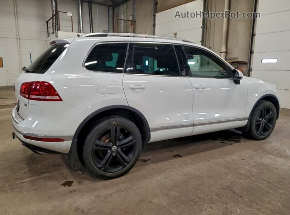 WVGRF7BP8HD006802 2017 VOLKSWAGEN TOUAREG Белый Задняя правая четверть