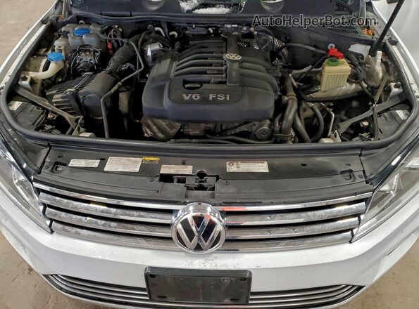 WVGRF7BP8HD006802 2017 VOLKSWAGEN TOUAREG Белый Вид подкапотного пространства