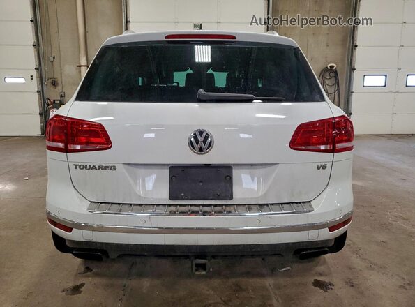 WVGRF7BP8HD006802 2017 VOLKSWAGEN TOUAREG Белый Вид сзади