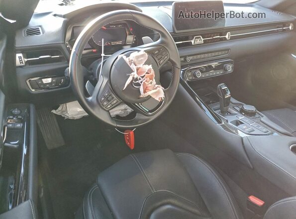 WZ1DB0C04MW040657 2021 TOYOTA SUPRA Красный Вид панели приборов