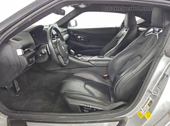 WZ1DB0C0XMW041649 2021 TOYOTA SUPRA Серебряный Вид салона спереди