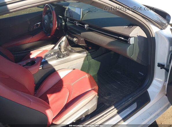 WZ1DB0C0XNW052278 2022 TOYOTA GR SUPRA Белый Вид салона спереди