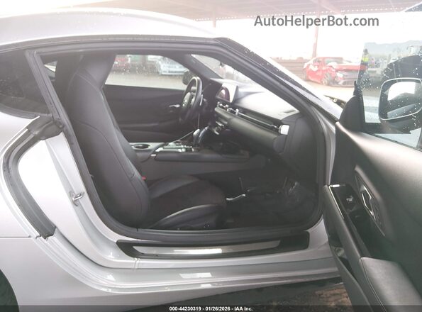WZ1DB2C00NW048476 2022 TOYOTA GR SUPRA Silver Widok wnętrza z przodu