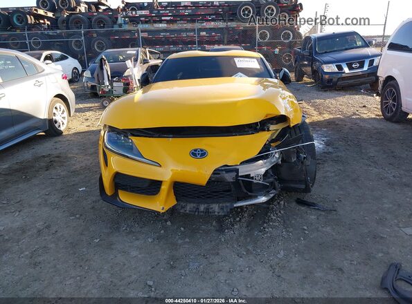 WZ1DB2C02MW042502 2021 TOYOTA GR SUPRA Yellow Вид задньої частини салону