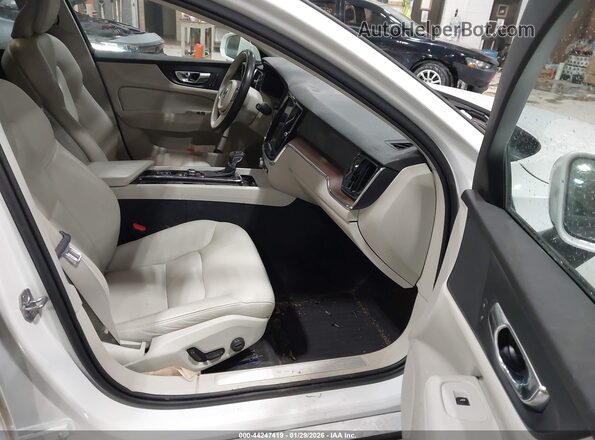 YV1102EK7L2394867 2020 VOLVO V60 White Widok wnętrza z przodu