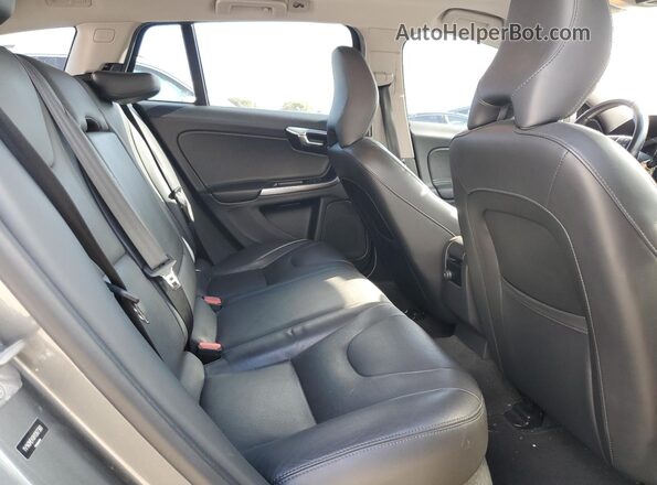 YV140MEK6H1367360 2017 VOLVO V60 Gray Widok tylnych siedzeń
