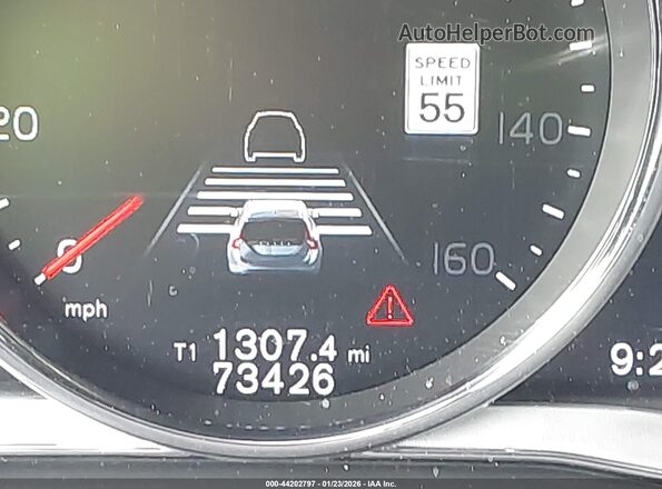 YV140MELXJ2391279 2018 VOLVO V60 Серебряный 
