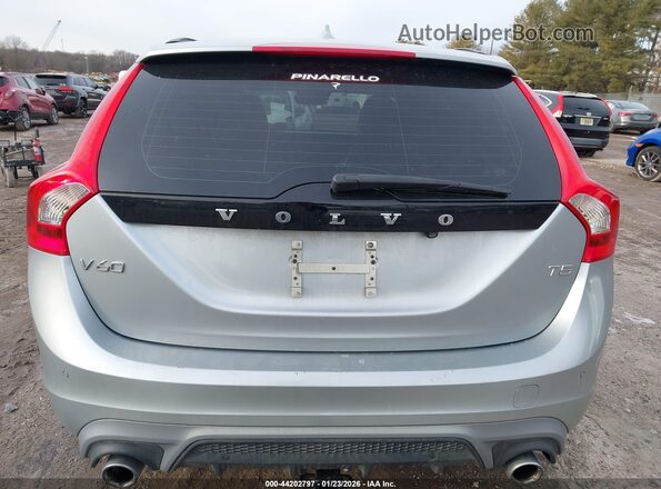 YV140MELXJ2391279 2018 VOLVO V60 Серебряный 