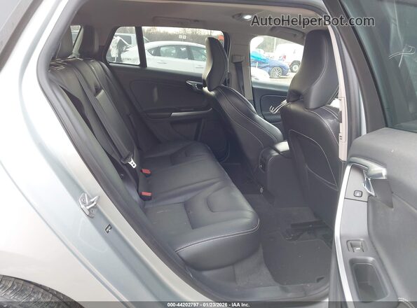 YV140MELXJ2391279 2018 VOLVO V60 Серебряный Вид наклейки с VIN-кодом