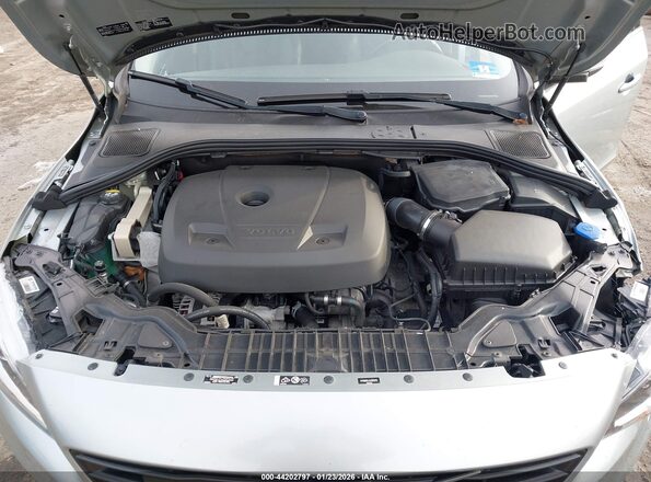 YV140MELXJ2391279 2018 VOLVO V60 Серебряный Вид сзади