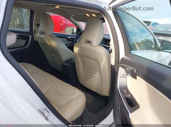 YV140MEM7H1361357 2017 VOLVO V60 White Вид наклейки з VIN-кодом