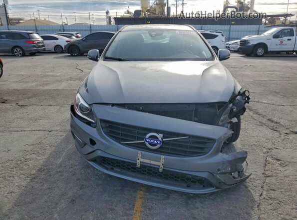 YV140MSLXJ2399497 2018 VOLVO V60 Серебряный Вид спереди