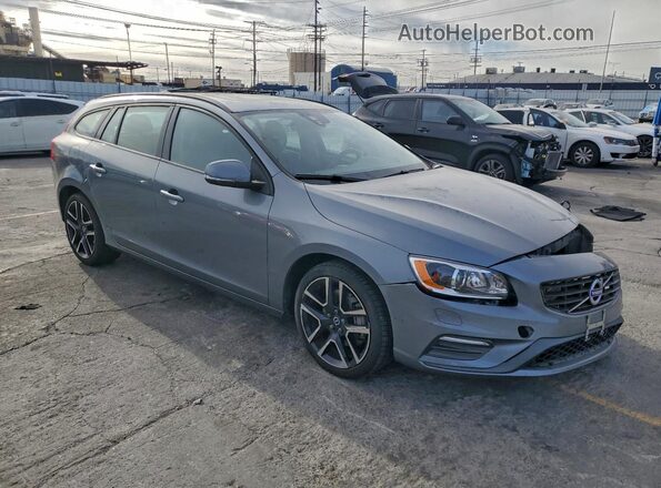 YV140MSLXJ2399497 2018 VOLVO V60 Серебряный Передняя правая четверть