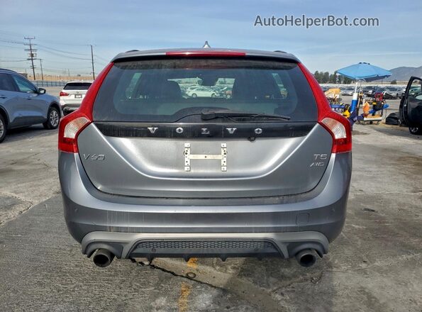 YV140MSLXJ2399497 2018 VOLVO V60 Серебряный Вид сзади