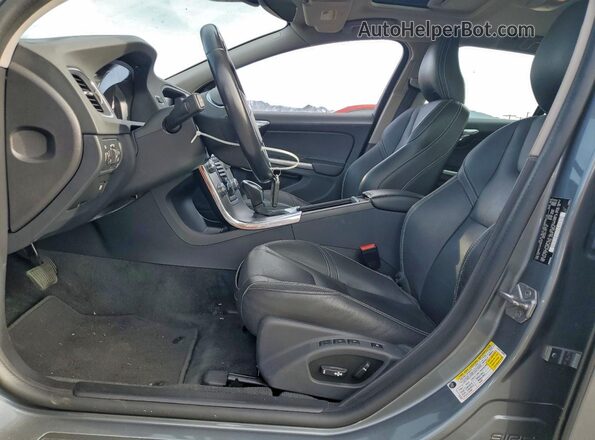 YV140MSLXJ2399497 2018 VOLVO V60 Серебряный Вид салона спереди