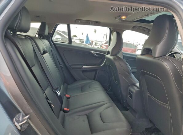 YV140MSLXJ2399497 2018 VOLVO V60 Серебряный Вид задней части салона